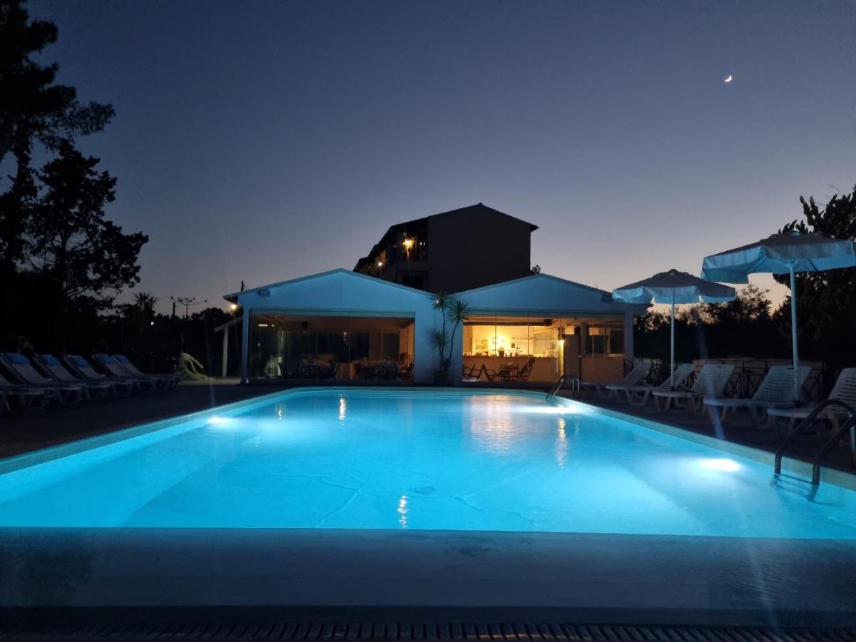 Blue Waves By Estia Hotel *